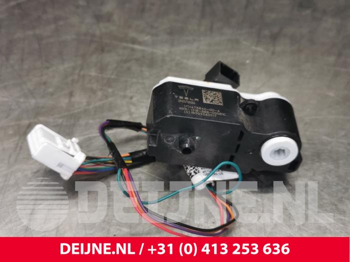 Tesla Model 3 Tankklep Vergrendelingsmotor O216979