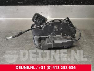 Volkswagen Crafter Front door lock mechanism 4-door, right O216987 photo 3