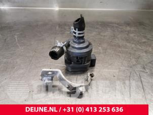 Gebruikte Waterpomp Volvo V60 II (ZW) 2.0 B3 16V Mild Hybrid Prijs € 100,00 Margeregeling aangeboden door van Deijne Onderdelen Uden B.V.