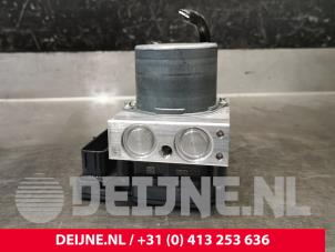 Volvo XC40 ABS Pomp O217311 foto 2