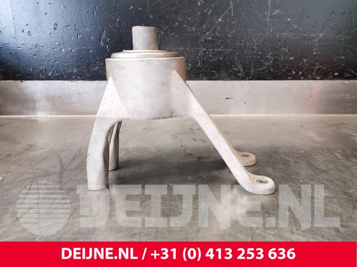 Gebruikte Motorsteun Volkswagen Transporter T6 2.0 TDI 150 Prijs € 42,35 Inclusief btw aangeboden door van Deijne Onderdelen Uden B.V.