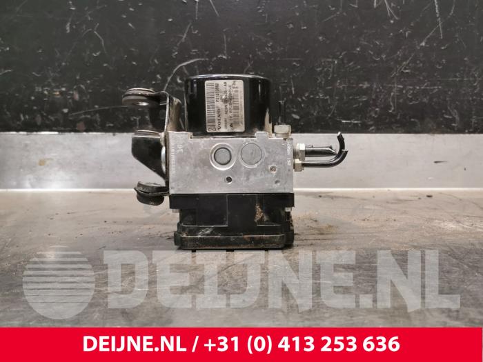 Gebruikte ABS Pomp Volvo V60 I (FW/GW) 2.0 D3 20V Prijs € 100,00 Margeregeling aangeboden door van Deijne Onderdelen Uden B.V.