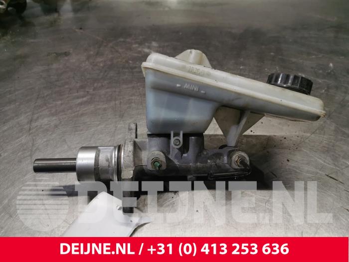 Gebruikte Hoofdremcilinder Opel Vivaro 1.9 DI Prijs € 24,20 Inclusief btw aangeboden door van Deijne Onderdelen Uden B.V.