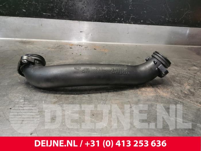 Gebruikte Intercooler Buis Volvo V60 II (ZW) 2.0 D4 16V Prijs € 25,00 Margeregeling aangeboden door van Deijne Onderdelen Uden B.V.