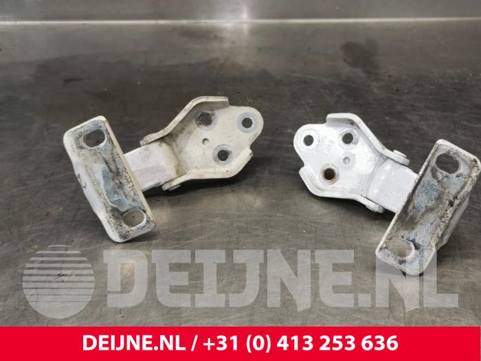 Iveco New Daily Scharnier Tür links vorne O217906