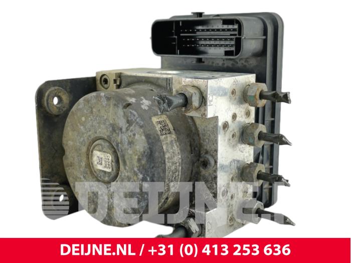 Gebruikte ABS Pomp Ford Transit Courier 1.5 TDCi 75 Prijs € 242,00 Inclusief btw aangeboden door van Deijne Onderdelen Uden B.V.