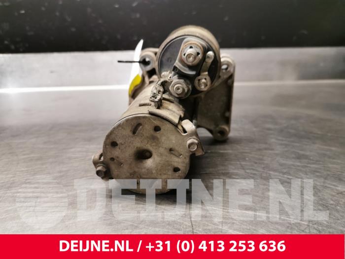 Startmotor van een Ford Transit Courier 1.5 TDCi 75 2015