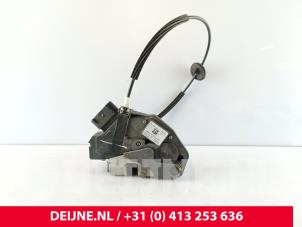 Gebruikte Slotmechaniek Portier 2Deurs rechts Ford Transit Courier 1.5 TDCi 75 Prijs € 48,40 Inclusief btw aangeboden door van Deijne Onderdelen Uden B.V.