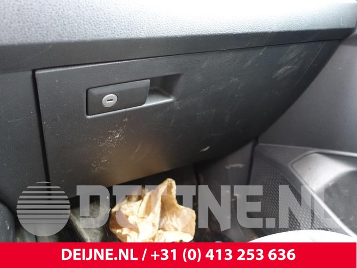 Volkswagen Caddy Glovebox O218029