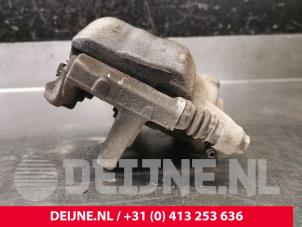 Volkswagen Caddy Front brake calliper, left O218044 photo 2