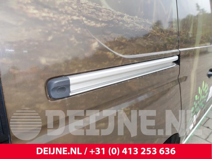 Volkswagen Caddy Sliding door rail, right O218052