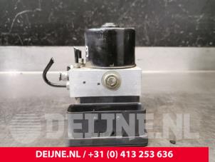 Volvo V50 ABS pump O218171 photo 3