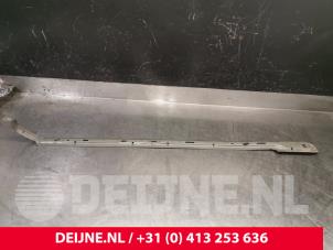 Opel Vivaro Schiebetür Schiene rechts O218517 foto 2