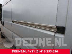 Peugeot Boxer Schiebetürschiene links O218655 foto 2