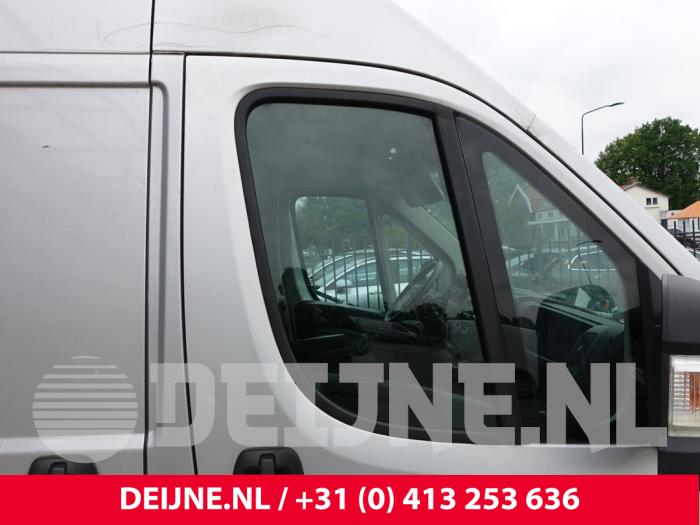 Peugeot Boxer Door window 2-door, right O218676