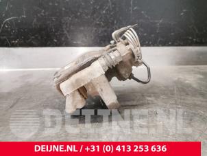 Volkswagen Caddy Remklauw (Tang) links-achter O219024 foto 2