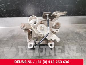 Volkswagen Caddy Remklauw (Tang) links-achter O219024 foto 3