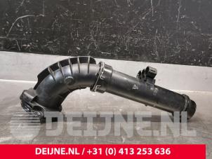 Gebruikte Intercooler Buis Volvo V60 II (ZW) 2.0 B3 16V Mild Hybrid Prijs € 40,00 Margeregeling aangeboden door van Deijne Onderdelen Uden B.V.