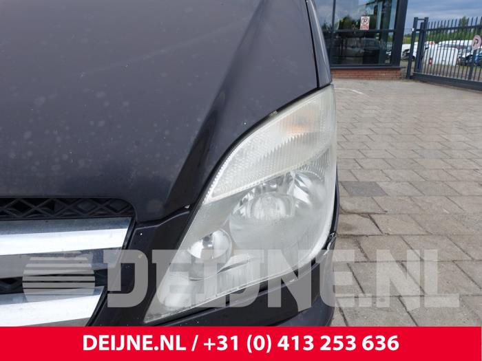 Mercedes Sprinter Koplamp links O219304