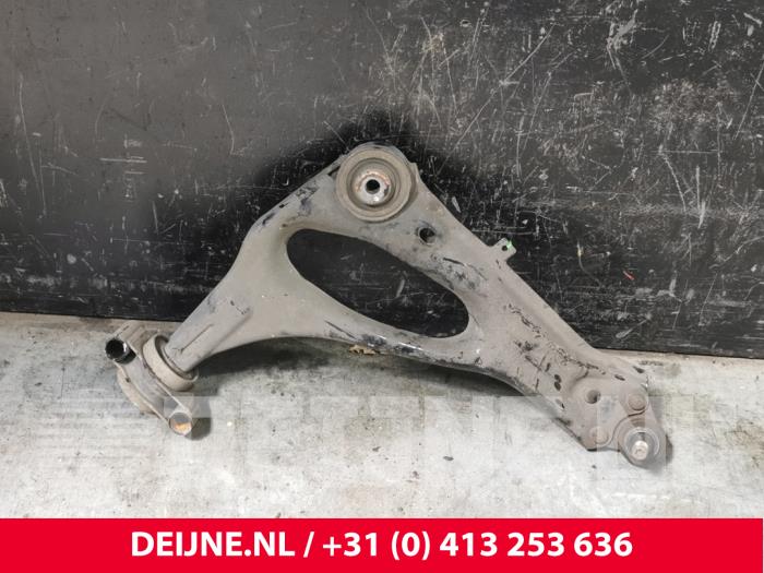 Mercedes Vito Draagarm onder rechts-voor O219481