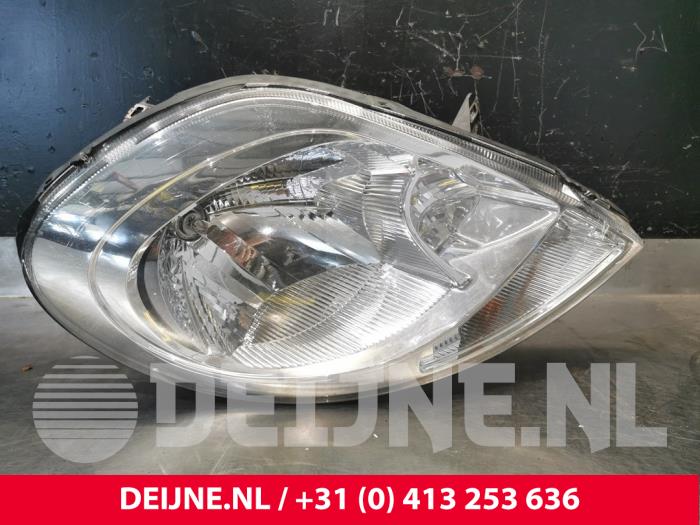 Renault Trafic Koplamp rechts O219911