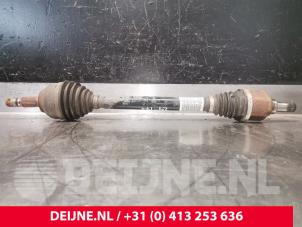 Gebruikte Cardanas links-voor (VWA) Peugeot Expert (V1/VA/VB/VE/VF/VT/VY) 1.6 Blue HDi 95 16V Prijs € 108,90 Inclusief btw aangeboden door van Deijne Onderdelen Uden B.V.