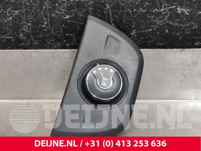 Peugeot Expert Versnellingspook O220096