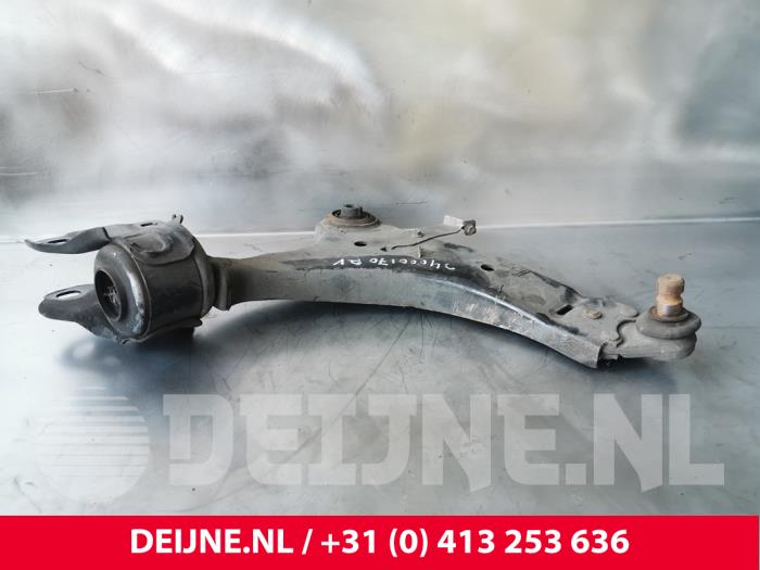 Volvo XC60 Front lower wishbone, right O220272