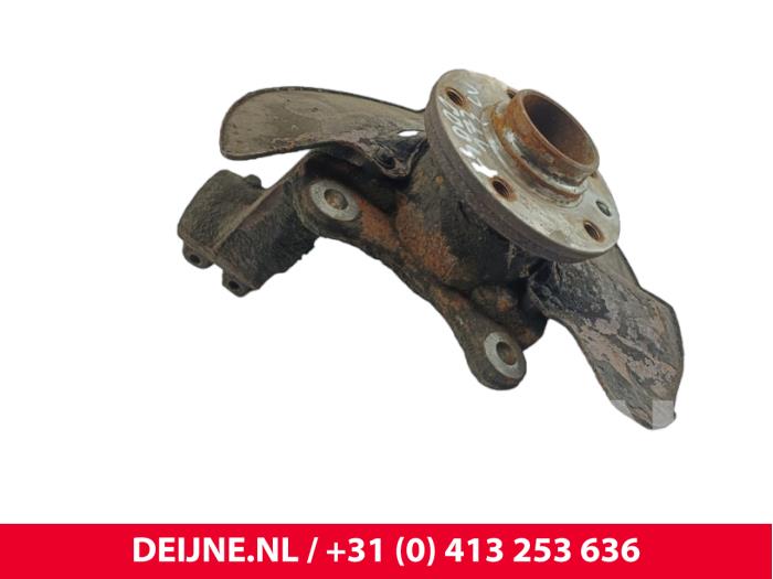 Volkswagen Transporter Fusee links-voor O220389