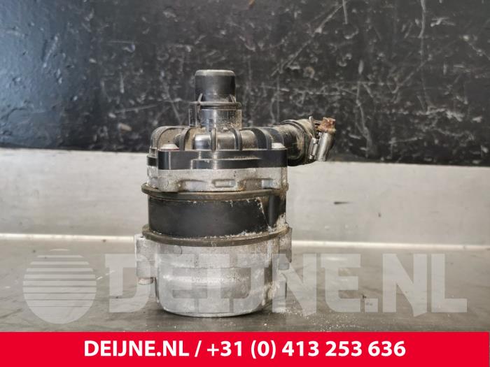 Gebruikte Waterpomp Volvo V60 I (FW/GW) 2.4 D6 20V Plug-in Hybrid AWD Prijs € 100,00 Margeregeling aangeboden door van Deijne Onderdelen Uden B.V.