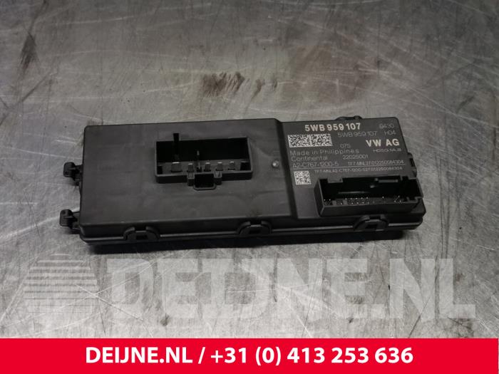 Volkswagen Multivan T7 Module tailgate motor O220790