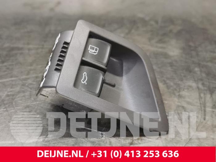 Volkswagen Multivan T7 Tank cap cover switch O220791