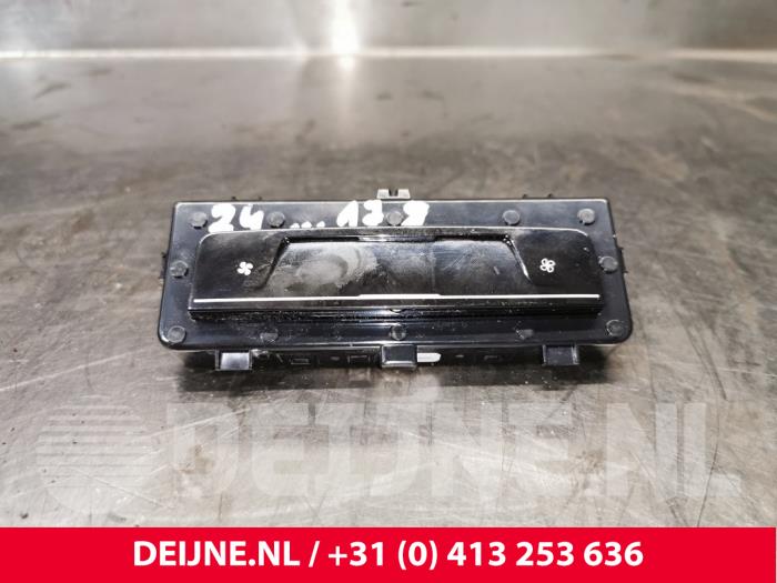 Volkswagen Multivan T7 Heater control panel O220795