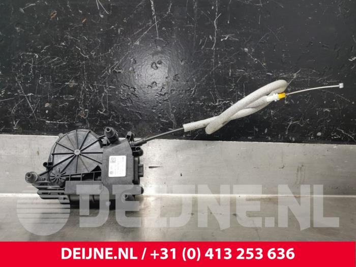 Volkswagen Multivan T7 Sliding door motor, right O220842