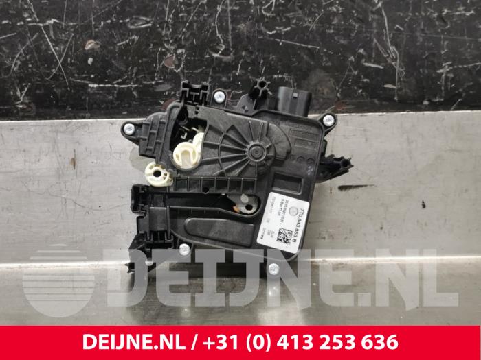 Volkswagen Multivan T7 Central locking motor O220847