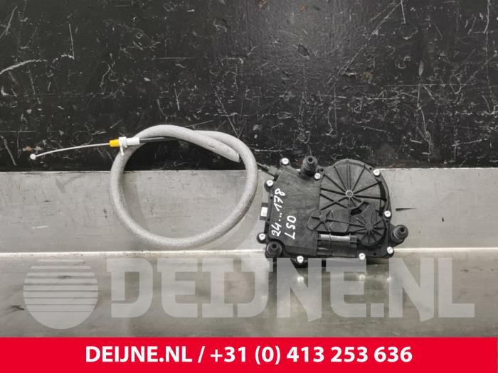 Volkswagen Multivan T7 Sliding door motor, left O220857