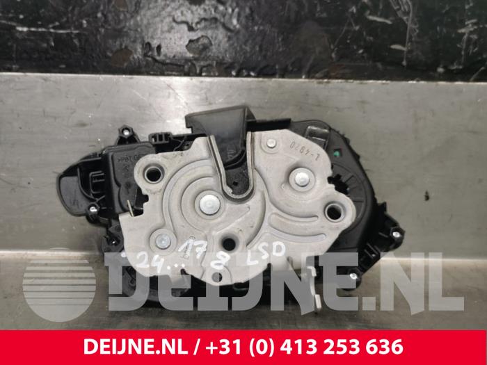 Volkswagen Multivan T7 Sliding door lock mechanism, left O220860