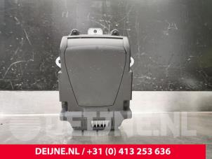 Gebruikte Head-up display Opel Vivaro 2.0 CDTI 150 Prijs € 290,40 Inclusief btw aangeboden door van Deijne Onderdelen Uden B.V.