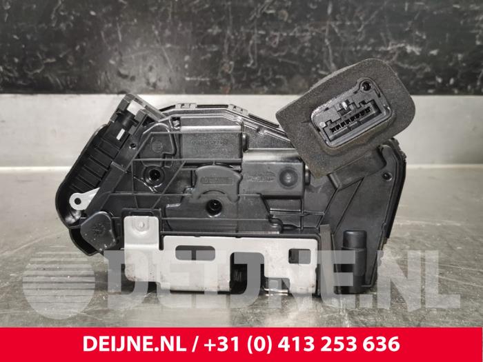 Volkswagen Multivan T7 Türschlossmechanik 2-türig rechts O220898