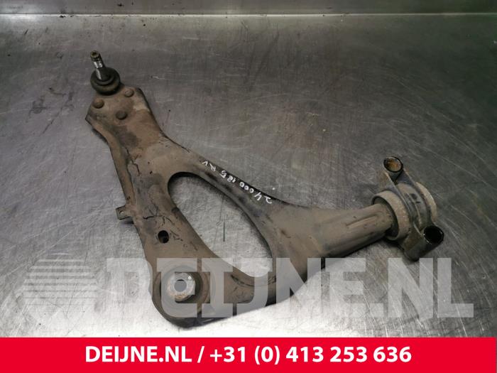 Mercedes Vito Draagarm onder rechts-voor O220944