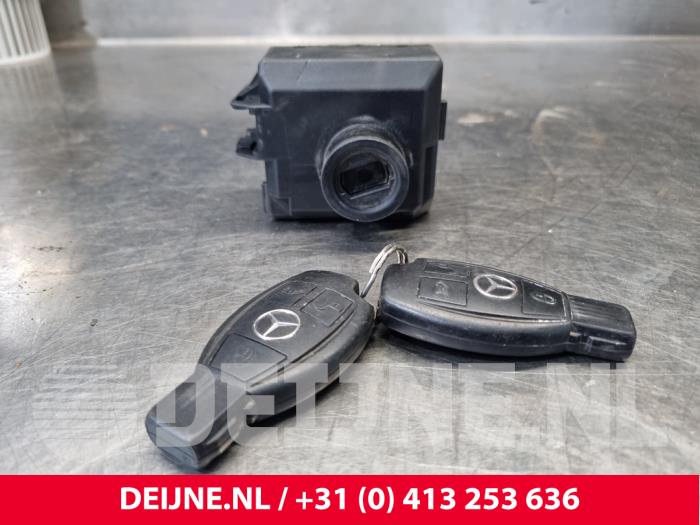 Mercedes Vito Kontaktslot+Sleutel O220954