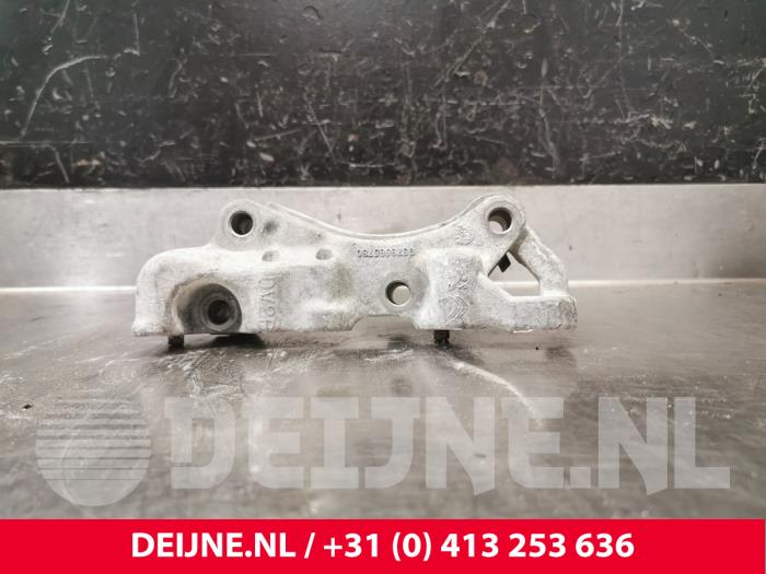 Peugeot Expert Engine mount O221001