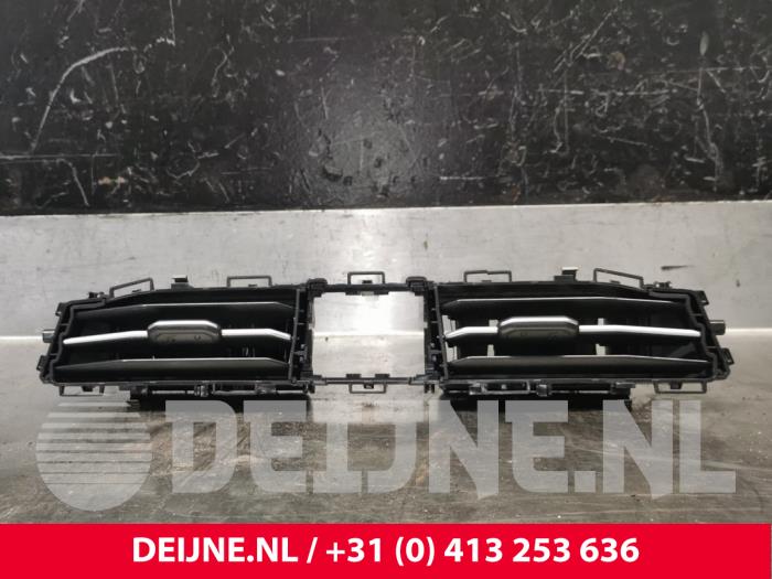 Volkswagen Multivan T7 Dashboard vent O221038