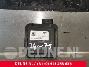 Tesla Model X Garage door opener O221090 photo 2