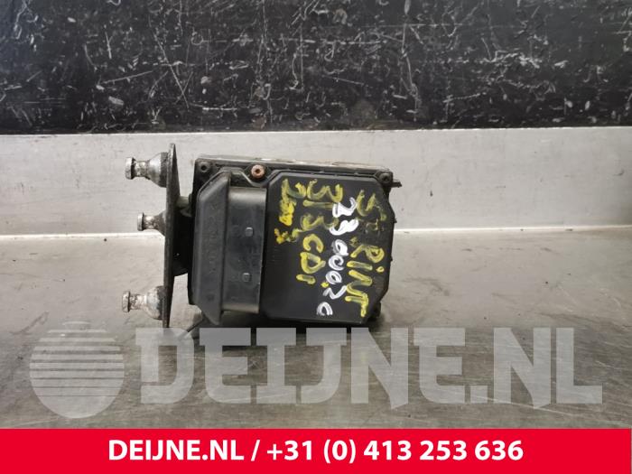 Gebruikte ABS Pomp Mercedes Sprinter 2t (901/902) 211 CDI 16V Prijs € 423,50 Inclusief btw aangeboden door van Deijne Onderdelen Uden B.V.