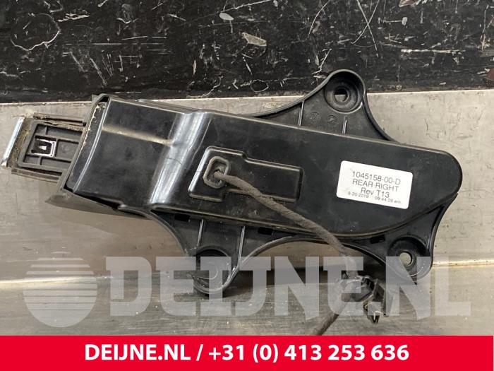 Portiergreep 4Deurs rechts-achter van een Tesla Model X EV AWD 2019