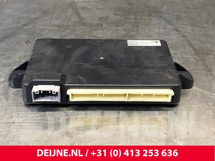 Gebruikte Deur module Tesla Model X EV AWD Prijs € 84,70 Inclusief btw aangeboden door van Deijne Onderdelen Uden B.V.
