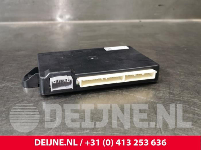 Gebruikte Deur module Tesla Model X EV AWD Prijs € 84,70 Inclusief btw aangeboden door van Deijne Onderdelen Uden B.V.