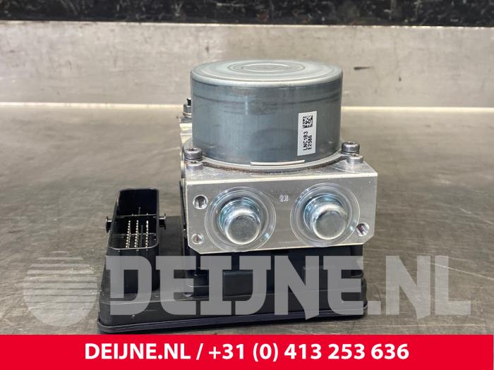 Gebruikte ABS Pomp Cupra Born 58 Prijs € 363,00 Inclusief btw aangeboden door van Deijne Onderdelen Uden B.V.