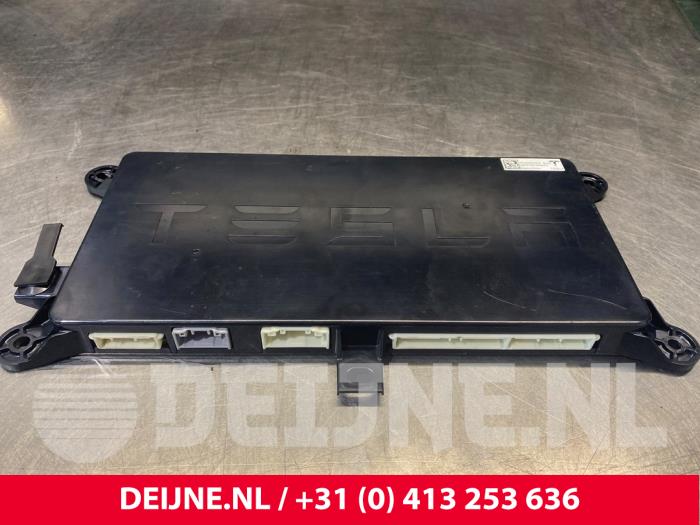 Tesla Model X Steuergerät Body Control O221225